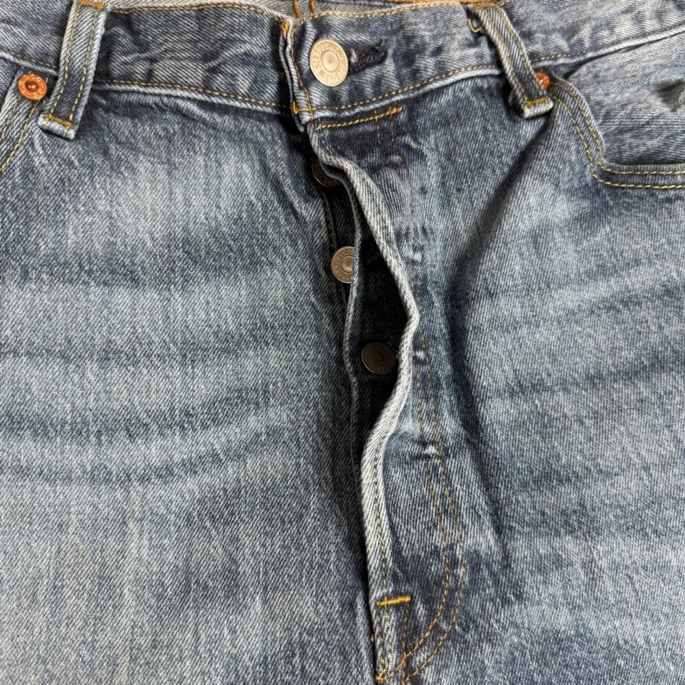 Levis 501 Original Fit Mens Jeans 36x30 Medium Wash Blue Straight Leg 00501-2421